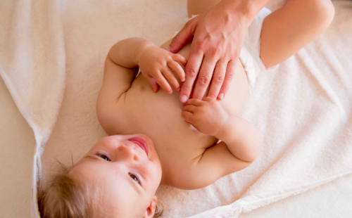 Tipps für die Babymassage in unserem boep Magazin.